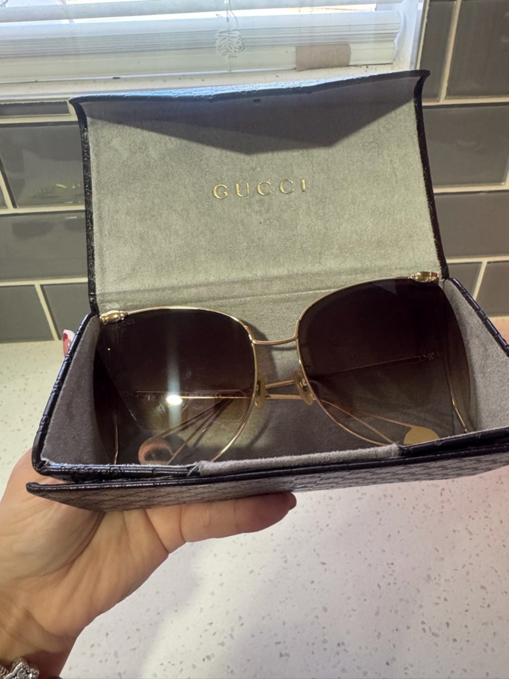 BIG SALE🫶🏻Gucci Gold Frame Gray Gradient Lens Women's Sunglasses - Picture 12 of 16
